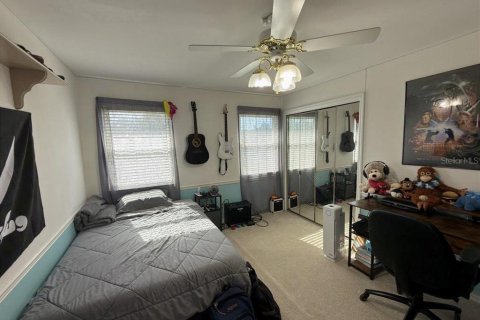House in Winter Haven, Florida 4 bedrooms, 264.77 sq.m. № 2393667 - photo 21