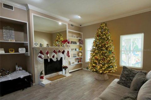 House in Winter Haven, Florida 4 bedrooms, 264.77 sq.m. № 2393667 - photo 11