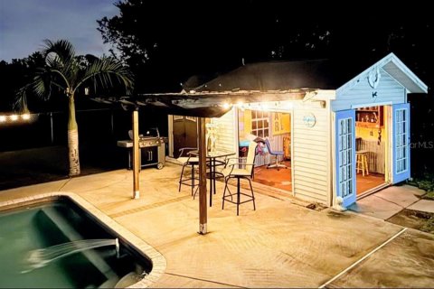 House in Winter Haven, Florida 4 bedrooms, 264.77 sq.m. № 2393667 - photo 7