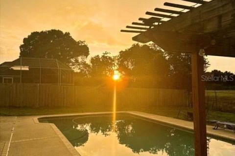 House in Winter Haven, Florida 4 bedrooms, 264.77 sq.m. № 2393667 - photo 6