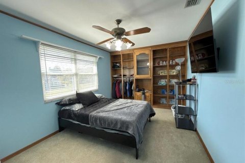 House in Winter Haven, Florida 4 bedrooms, 264.77 sq.m. № 2393667 - photo 19