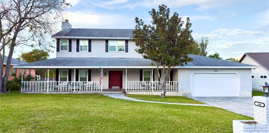 House in Winter Haven, Florida 4 bedrooms, 264.77 sq.m. № 2393667