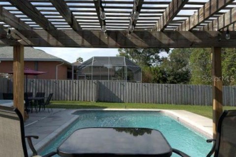 House in Winter Haven, Florida 4 bedrooms, 264.77 sq.m. № 2393667 - photo 2
