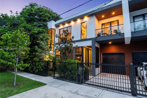 Купить кондоминиум в Майами, Флорида 4 спальни, 247.58м2, № 1932818 - фото 1