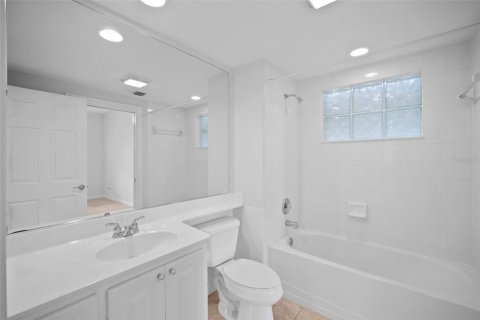 Townhouse in Sarasota, Florida 3 bedrooms, 171.5 sq.m. № 1537072 - photo 21