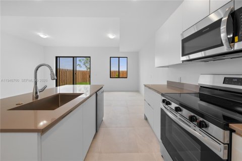 Townhouse in Florida City, Florida 3 bedrooms, 144.74 sq.m. № 2002925