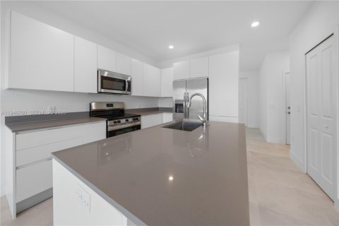 Townhouse in Florida City, Florida 3 bedrooms, 144.74 sq.m. № 2002925 - photo 7