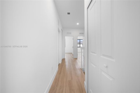 Townhouse in Florida City, Florida 3 bedrooms, 144.74 sq.m. № 2002925 - photo 28