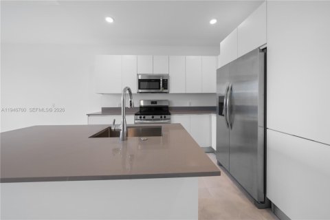 Townhouse in Florida City, Florida 3 bedrooms, 144.74 sq.m. № 2002925 - photo 6