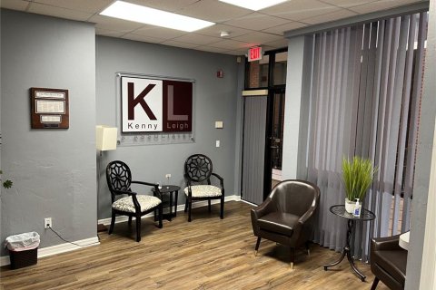 Propiedad comercial en alquiler en Gainesville, Florida, 176.51 m2 № 219434 - foto 14