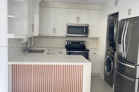 Touwnhouse à louer à Hialeah, Floride: 2 chambres, 86.03 m2 № 2060759 - photo 7