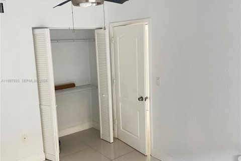 Touwnhouse à louer à Hialeah, Floride: 2 chambres, 86.03 m2 № 2060759 - photo 13