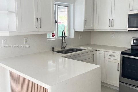 Touwnhouse à louer à Hialeah, Floride: 2 chambres, 86.03 m2 № 2060759 - photo 6