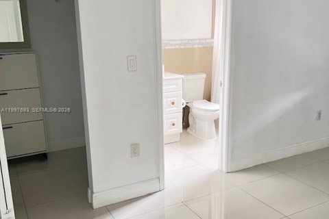 Touwnhouse à louer à Hialeah, Floride: 2 chambres, 86.03 m2 № 2060759 - photo 10