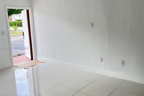Touwnhouse à Hialeah, Floride 2 chambres, 86.03 m2 № 2060759
