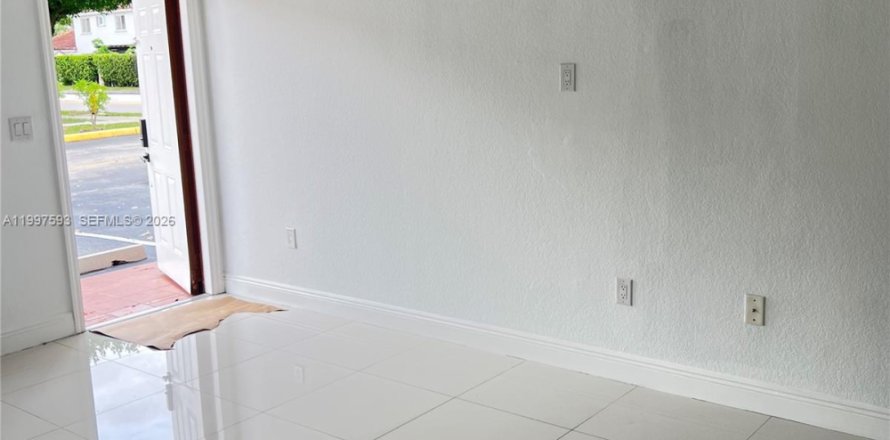 Touwnhouse à Hialeah, Floride 2 chambres, 86.03 m2 № 2060759