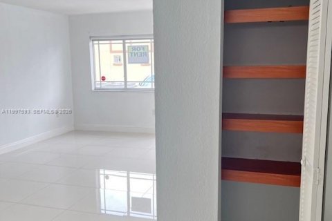 Touwnhouse à louer à Hialeah, Floride: 2 chambres, 86.03 m2 № 2060759 - photo 5