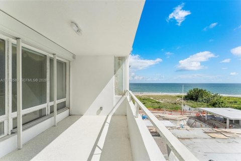 Copropriété à vendre à Lauderdale-by-the-Sea, Floride: 2 chambres, 93.09 m2 № 2007515 - photo 18