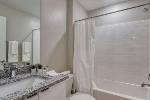 Adosado en venta en Kissimmee, Florida, 4 dormitorios, 196.21 m2 № 2102625 - foto 27
