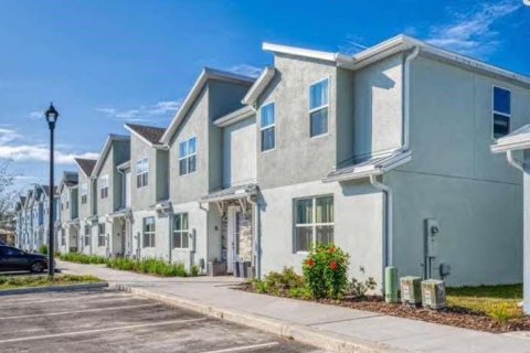 Adosado en Kissimmee, Florida 4 dormitorios, 196.21 m2 № 2102625