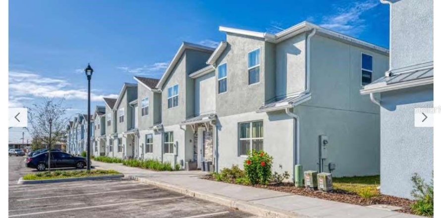 Adosado en Kissimmee, Florida 4 dormitorios, 196.21 m2 № 2102625