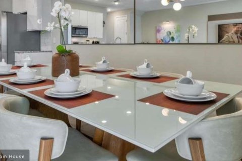 Adosado en venta en Kissimmee, Florida, 4 dormitorios, 196.21 m2 № 2102625 - foto 10