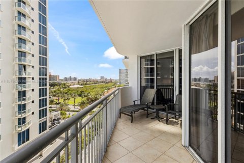 Condo in Sunny Isles Beach, Florida, 1 bedroom  № 1818460 - photo 8