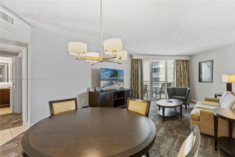 Condo in Sunny Isles Beach, Florida, 1 bedroom  № 1818460 - photo 5