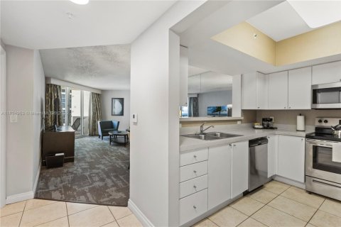 Condo in Sunny Isles Beach, Florida, 1 bedroom  № 1818460 - photo 7