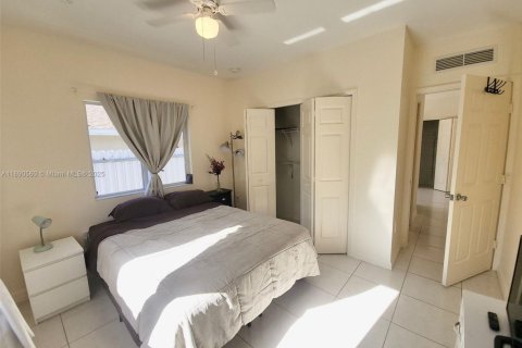 Снять в аренду виллу или дом в Майами, Флорида 1 спальня, 46.45м2, № 1943370 - фото 4