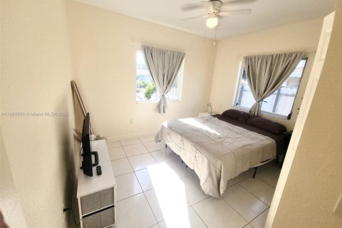 Снять в аренду виллу или дом в Майами, Флорида 1 спальня, 46.45м2, № 1943370 - фото 5