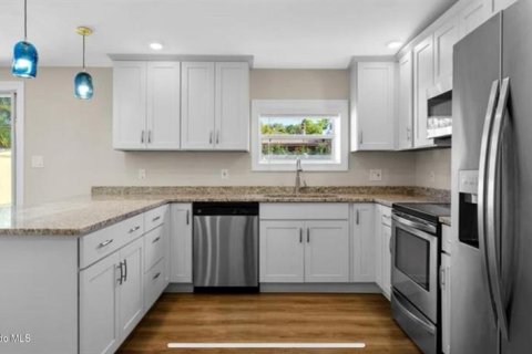 House in Saint Petersburg, Florida 3 bedrooms, 127.28 sq.m. № 1895055 - photo 13