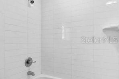 House in Saint Petersburg, Florida 3 bedrooms, 127.28 sq.m. № 1895055 - photo 14
