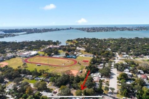 House in Saint Petersburg, Florida 3 bedrooms, 127.28 sq.m. № 1895055 - photo 15