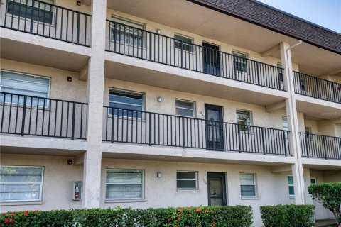 Condo in Venice, Florida, 2 bedrooms  № 1906804 - photo 22