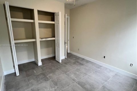 Снять в аренду виллу или дом в Майами, Флорида 5 спален, 446.86м2, № 2081831 - фото 6