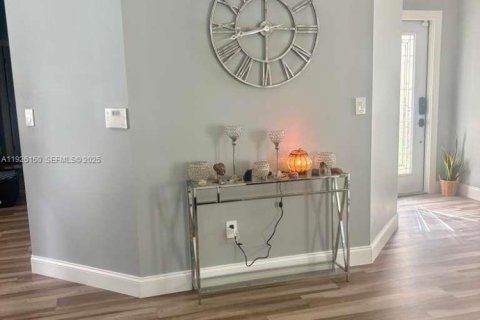 Снять в аренду виллу или дом в Пемброк-Пайнс, Флорида 3 спальни, 141.77м2, № 1986142 - фото 5