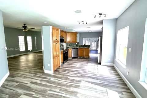 Снять в аренду виллу или дом в Пемброк-Пайнс, Флорида 3 спальни, 141.77м2, № 1986142 - фото 10