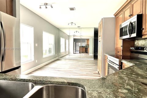 Снять в аренду виллу или дом в Пемброк-Пайнс, Флорида 3 спальни, 141.77м2, № 1986142 - фото 13