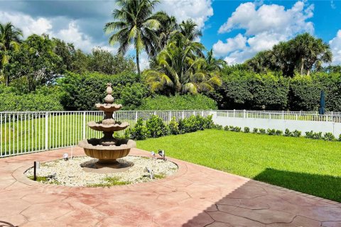 Снять в аренду виллу или дом в Пемброк-Пайнс, Флорида 3 спальни, 141.77м2, № 1986142 - фото 24