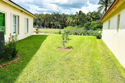 Снять в аренду виллу или дом в Пемброк-Пайнс, Флорида 3 спальни, 141.77м2, № 1986142 - фото 27