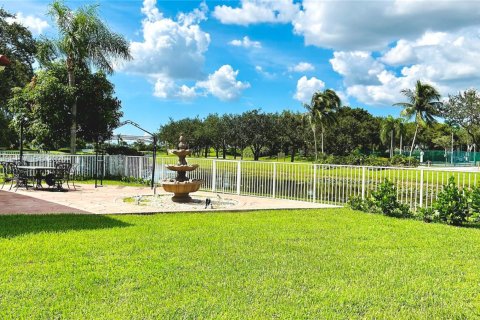 Снять в аренду виллу или дом в Пемброк-Пайнс, Флорида 3 спальни, 141.77м2, № 1986142 - фото 26