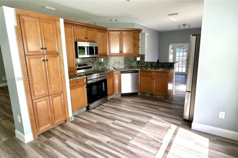 Снять в аренду виллу или дом в Пемброк-Пайнс, Флорида 3 спальни, 141.77м2, № 1986142 - фото 11