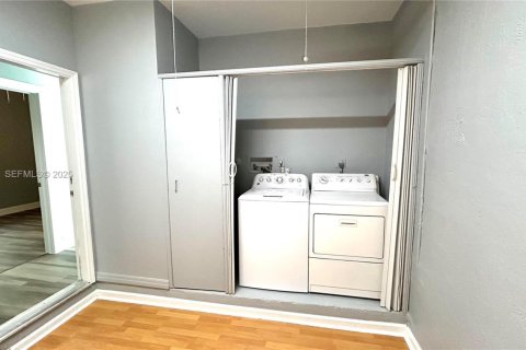 Снять в аренду виллу или дом в Пемброк-Пайнс, Флорида 3 спальни, 141.77м2, № 1986142 - фото 22