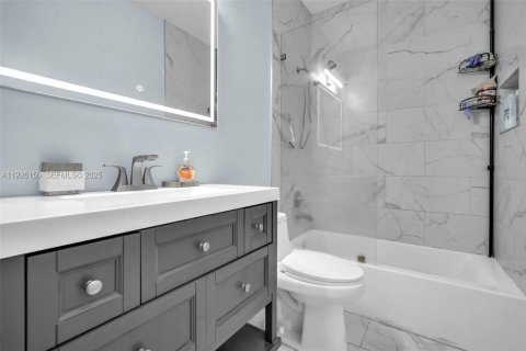 Снять в аренду виллу или дом в Пемброк-Пайнс, Флорида 3 спальни, 141.77м2, № 1986142 - фото 19