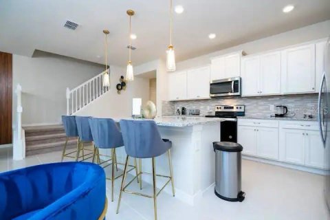 Townhouse in Davenport, Florida 5 bedrooms, 212.1 sq.m. № 1629651 - photo 13