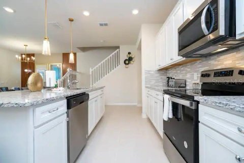 Townhouse in Davenport, Florida 5 bedrooms, 212.1 sq.m. № 1629651 - photo 15