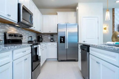 Townhouse in Davenport, Florida 5 bedrooms, 212.1 sq.m. № 1629651 - photo 14
