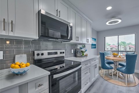 Condo in Boynton Beach, Florida, 2 bedrooms № 2016976 - photo 10