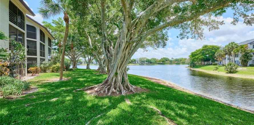 Condo in Boynton Beach, Florida, 2 bedrooms № 2016976